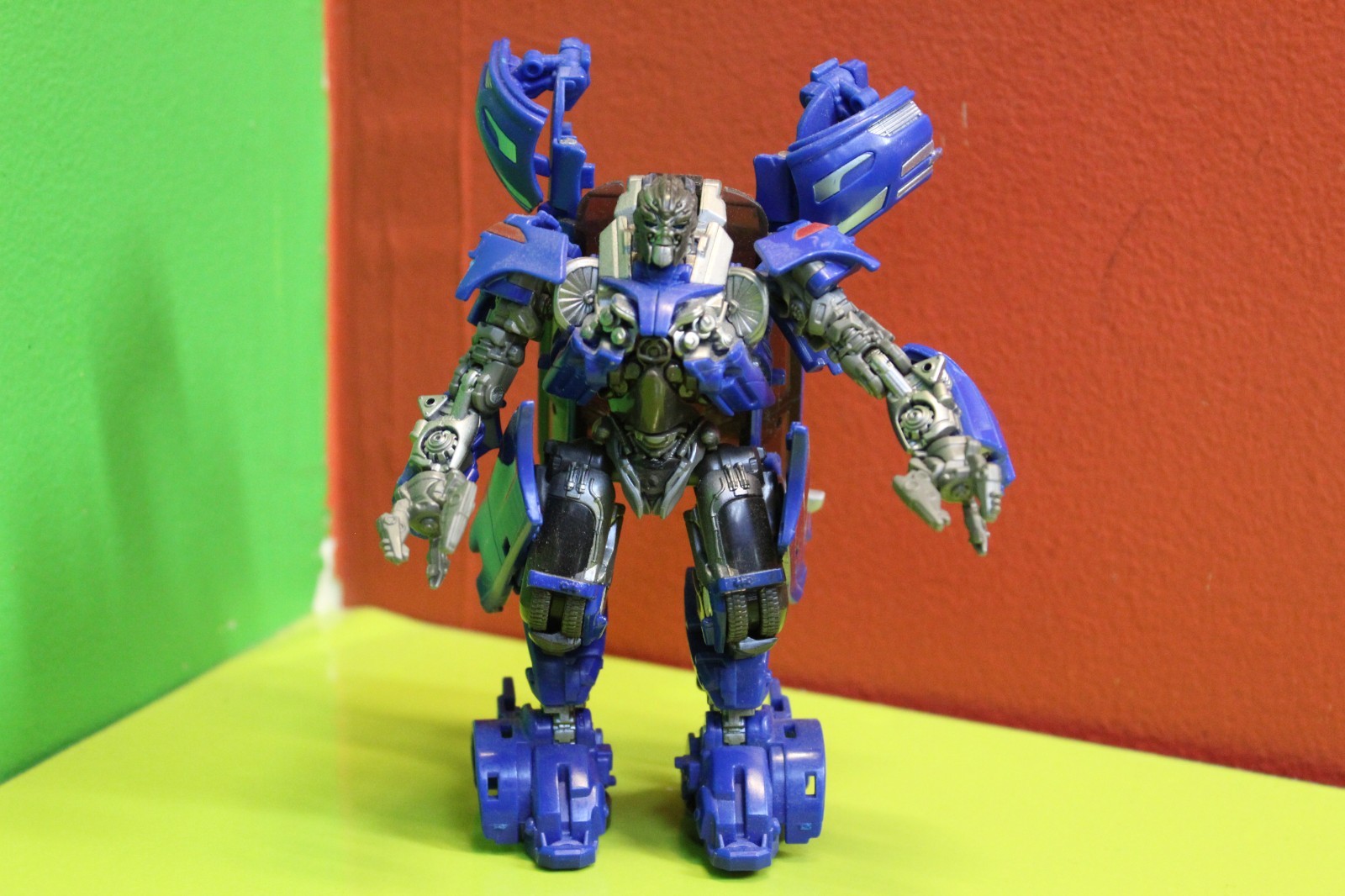 Hasbro Transformers Studio Series 75 Revenge of the Fallen Deluxe Jolt COMPLETE