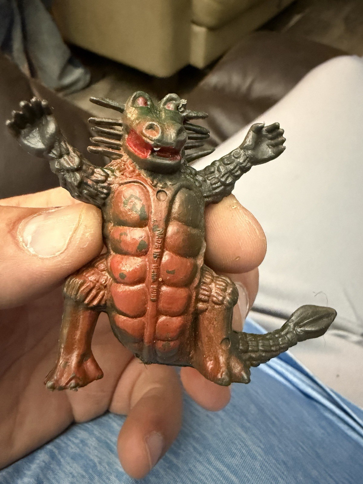 RARA FIGURA VINTAGE IN PLASTICA KAIJU 2 POLLICI HONG KONG