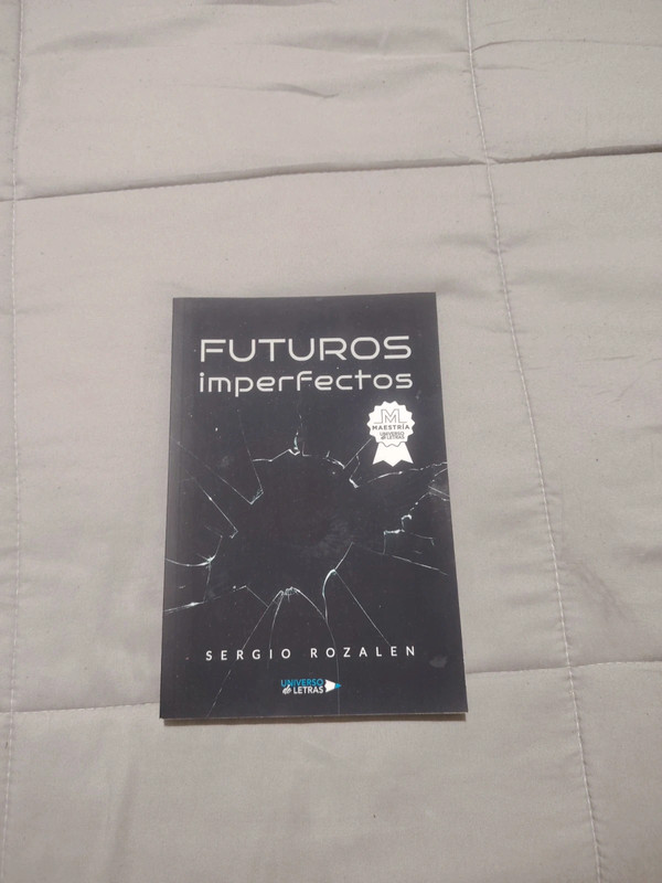 Libro "Futuros Imperfectos" - Sergio Rozalén (Impecable)