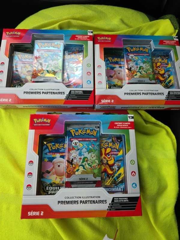 3 coffrets Pokemon illustration premiers partenaires