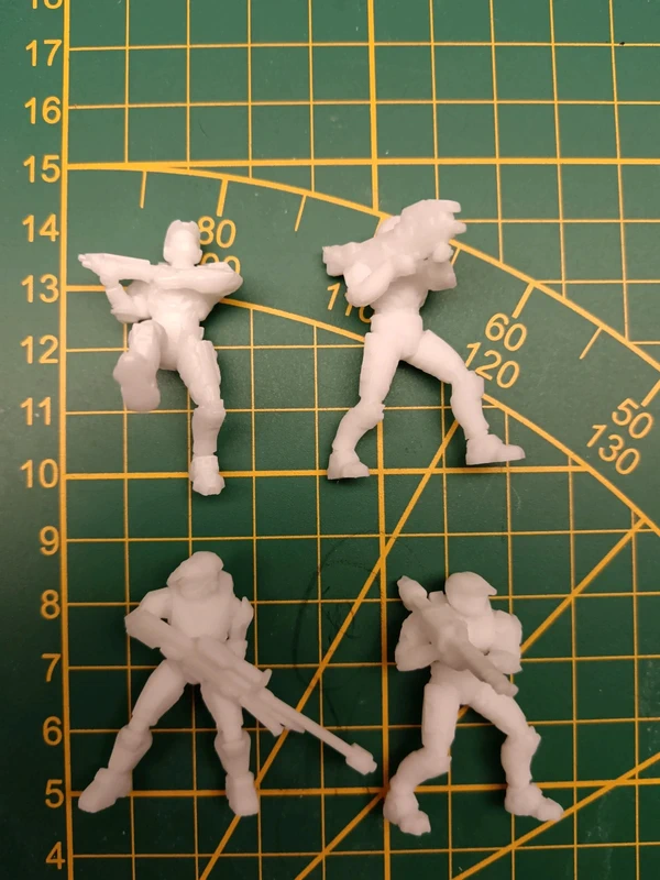 Lot 4 figurines Halo