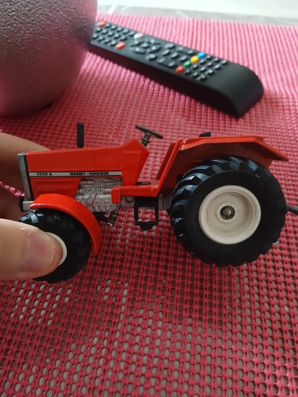 Tracteur minature en métal
