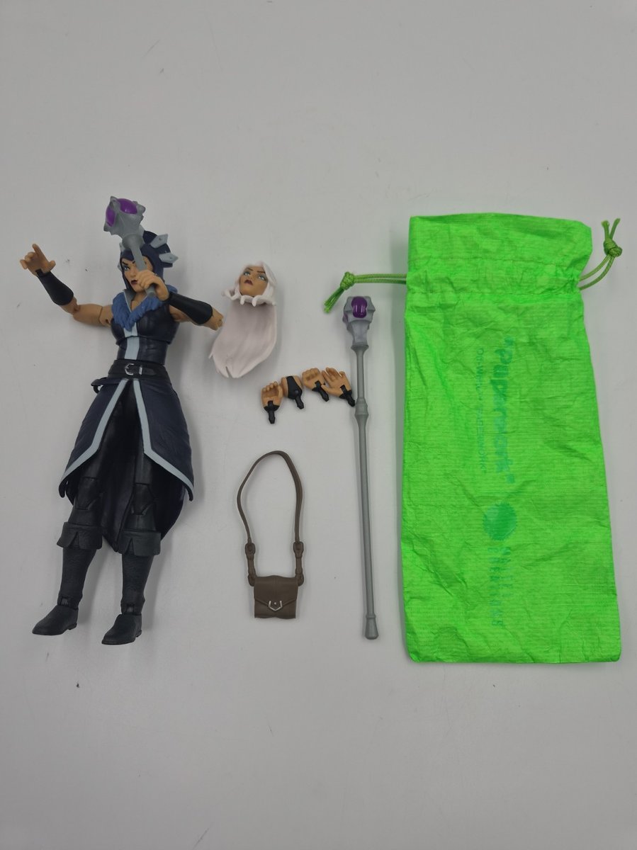 Modellino Off-White x Mattel Creations MOTU Evil-Lyn CARTOPWORK nuovo