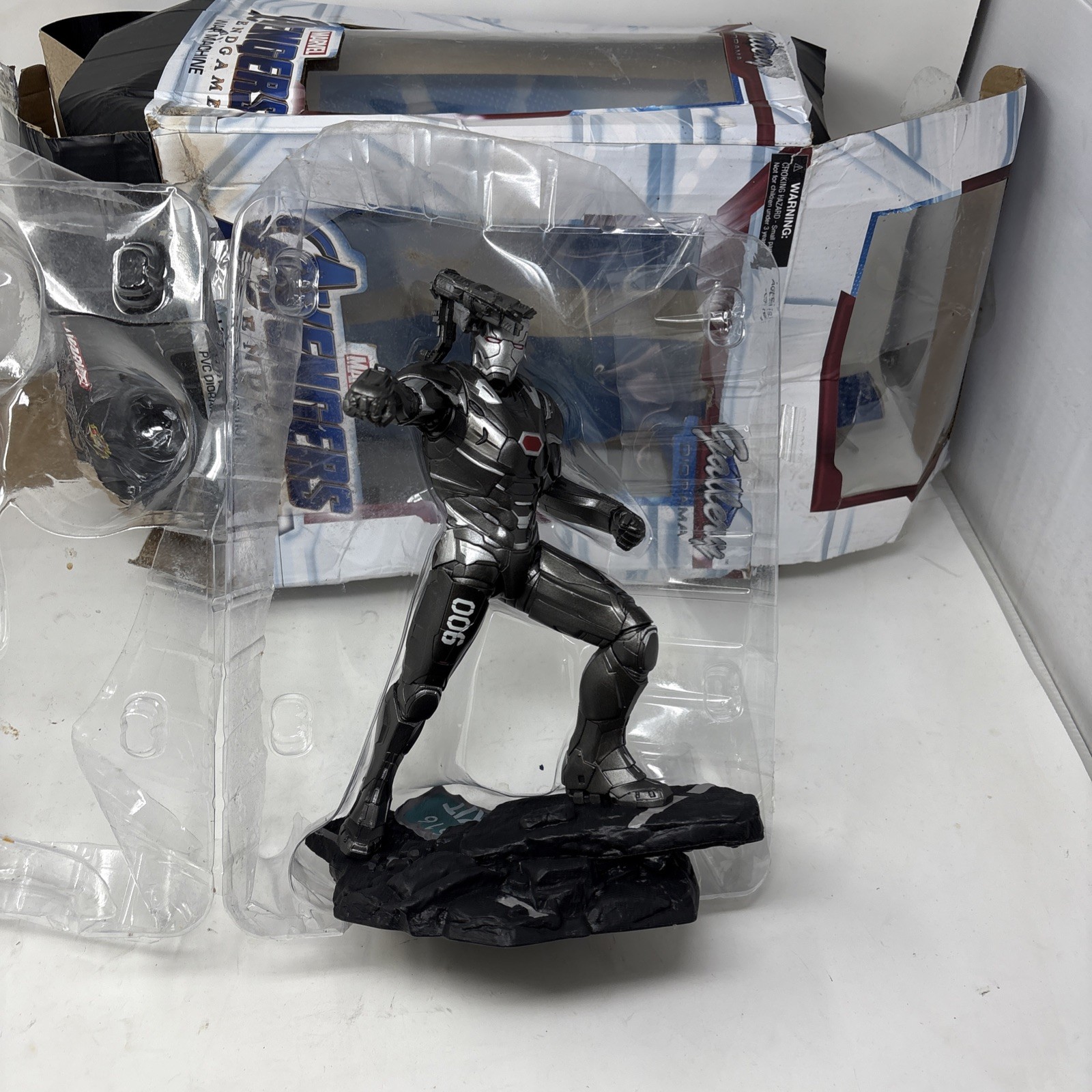 Diamond Select Marvel Avengers Endgame War Machine PVC Galleria DIORAMA