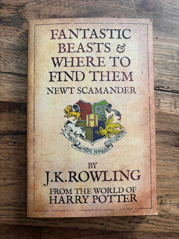 Libro ‘fantastic beasts & where to find them’ newt scamander