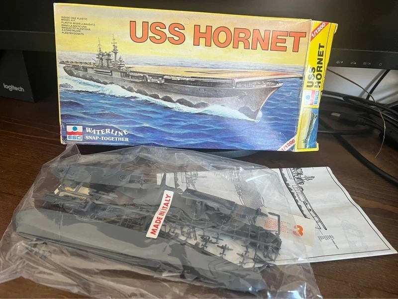 Esci USS Hornet CV-8 1/1200 Vintage Model Kit | Peças Seladas