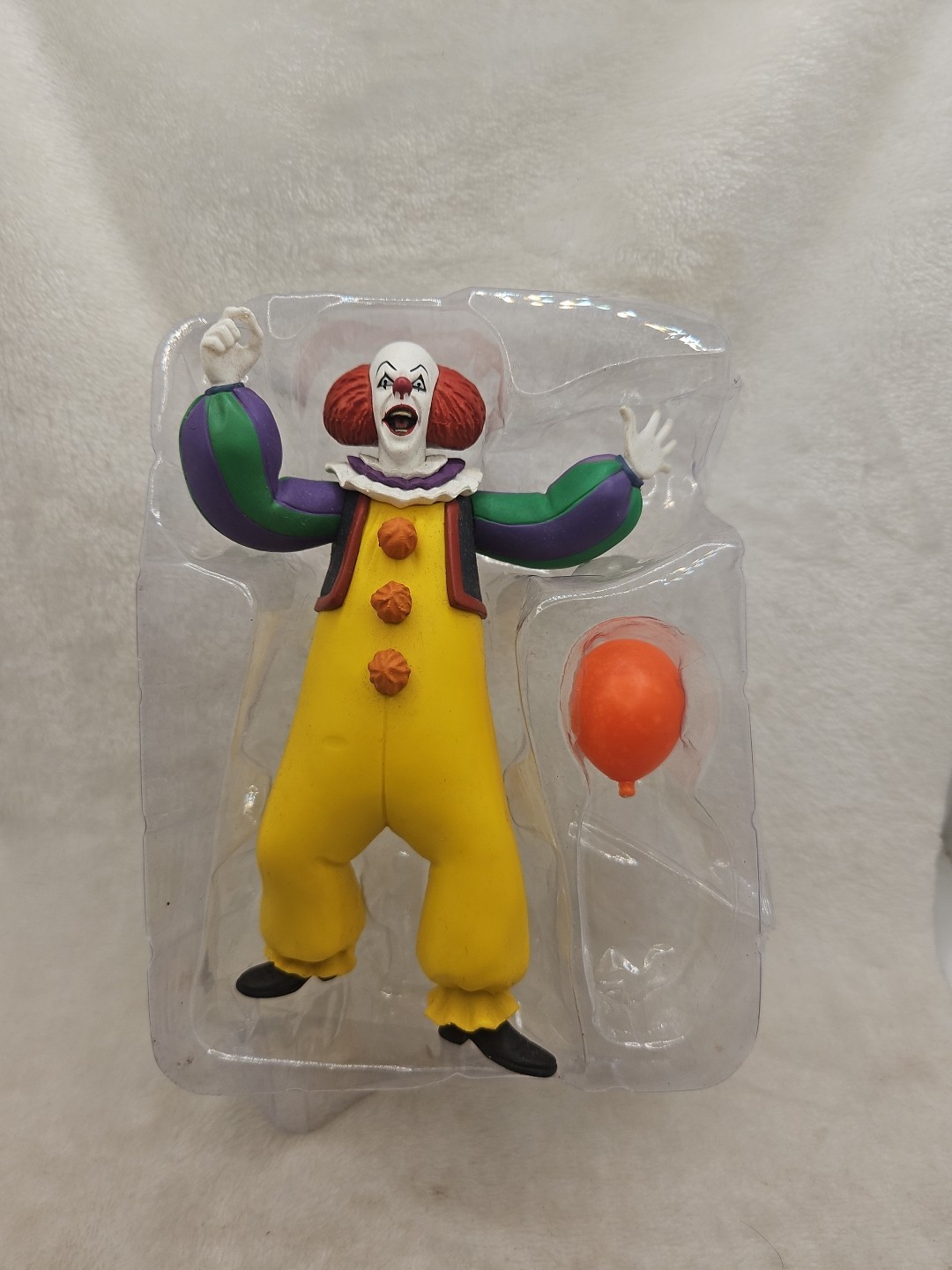 NECA Toony Terrors Pennywise Clown from IT 1990 Movie Ballon is Missing String