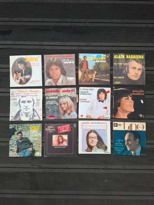 Lot de 12 vinyles - Tino Rossi, Nana Mouskouri, Jean Ferrat, Joe Dassin..