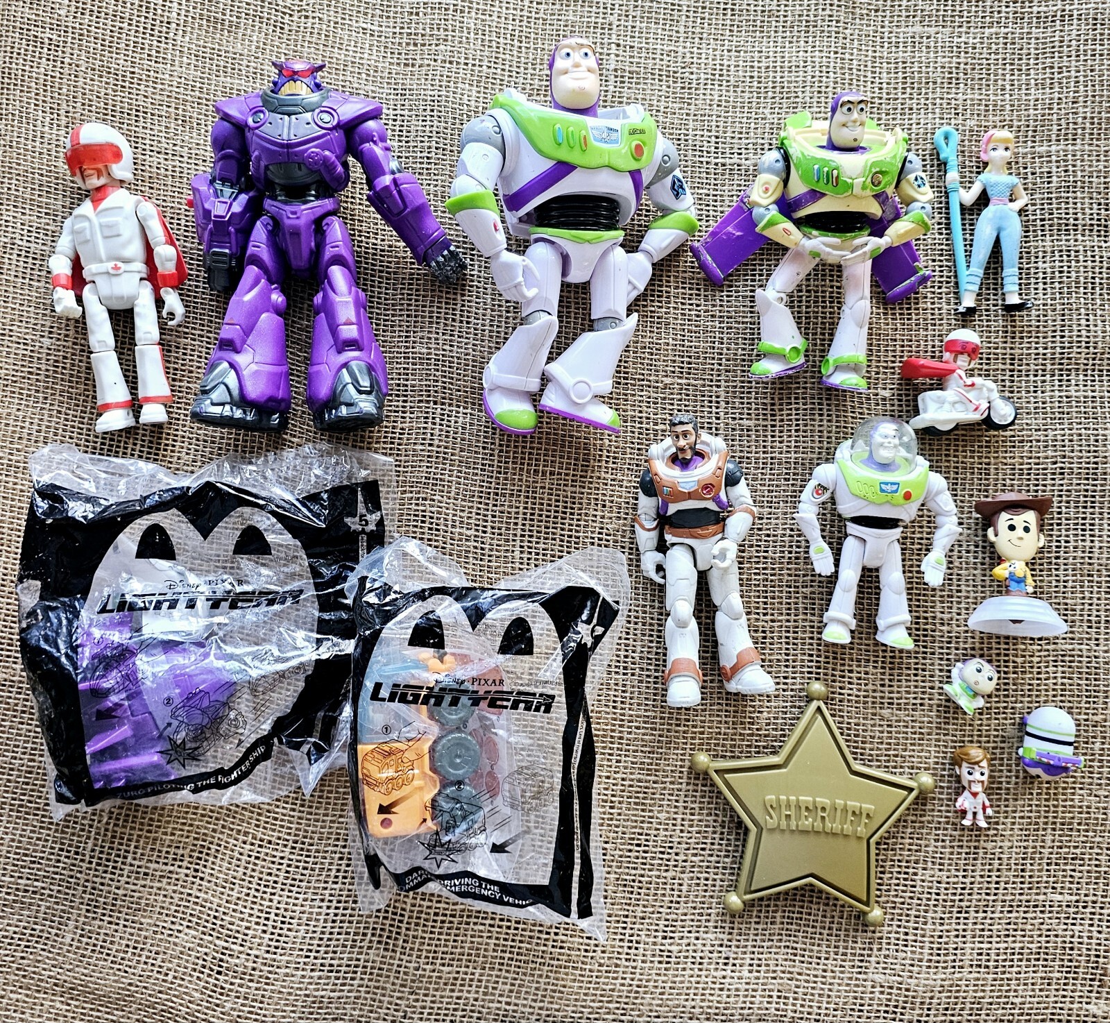 Lotto di 15 personaggi Disney Pixar Toy Story film e Lightyear