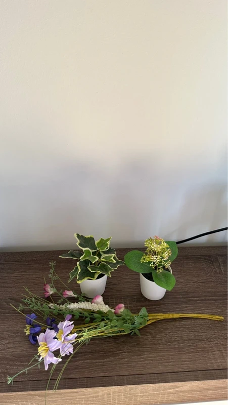 Plantas artificiales pequeñas y de jarrón pequeño
