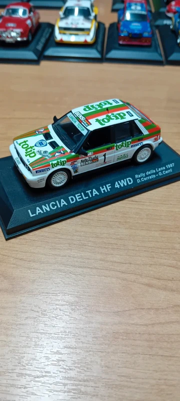 Miniatura lancia delta hf rally 1/43