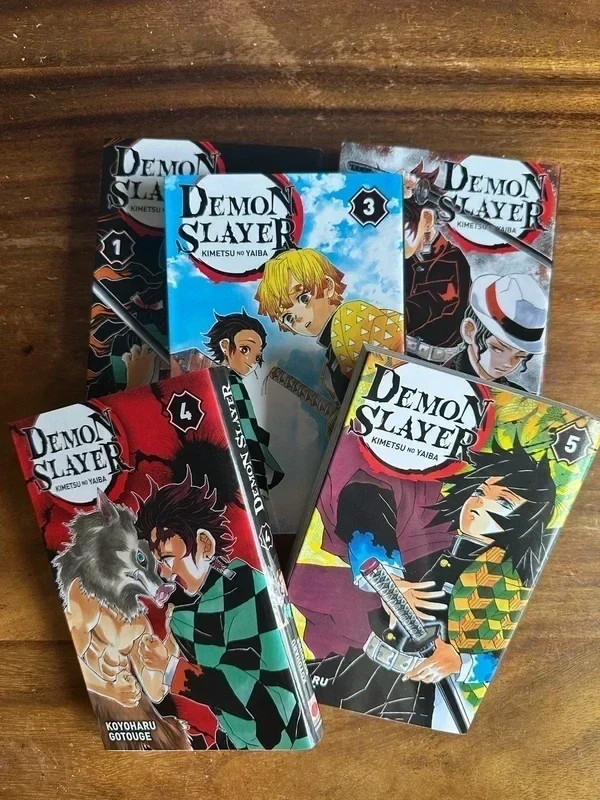 Demon Slayer - Koyoharu Gotouge; lot tomes 1 à 5 en très bon état