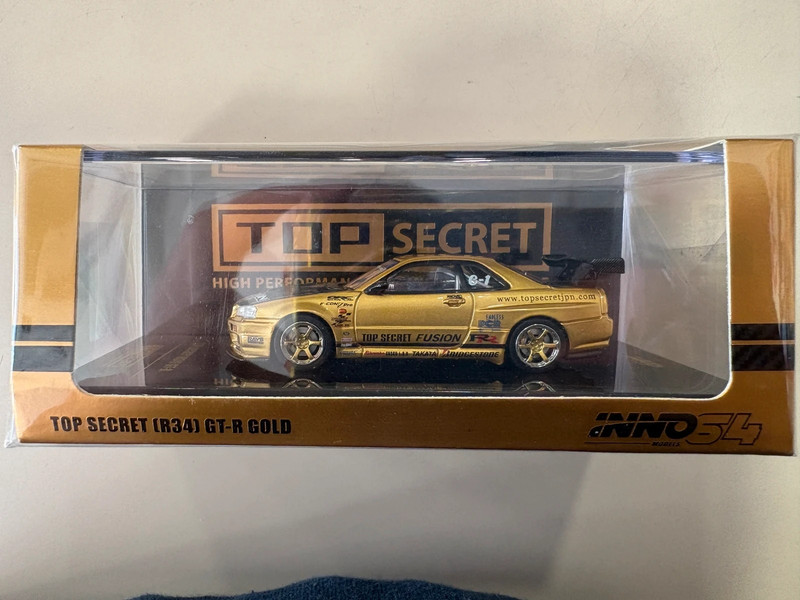 Inno64 Nissan GT-R R34 Top Secret gold 1/64
