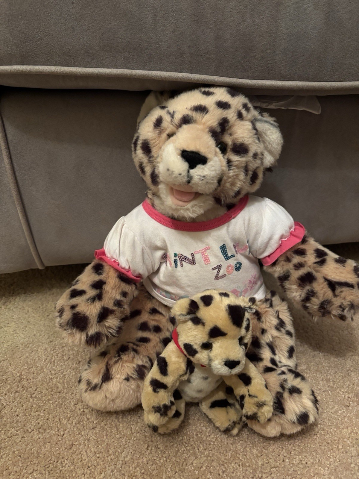 Ghepardo zoo Build-A-Bear St Louis full size con mini. Viene fornito con camicia zoo. HTF