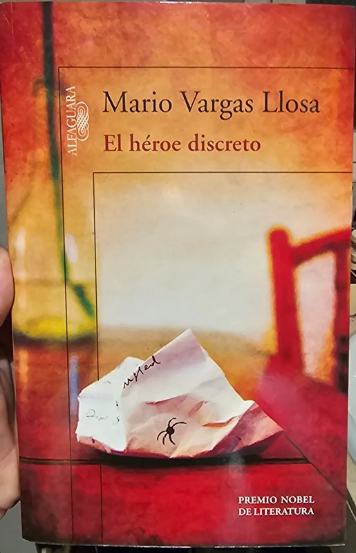 Libro  El héroe discreto Mario Vargas Llosa