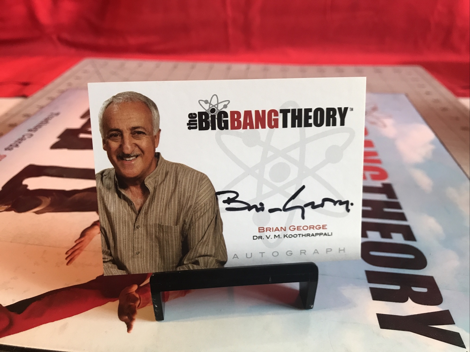Carta autografa Cryptozoic Big Bang Theory 2012 Brian George Dr. Koothrappali