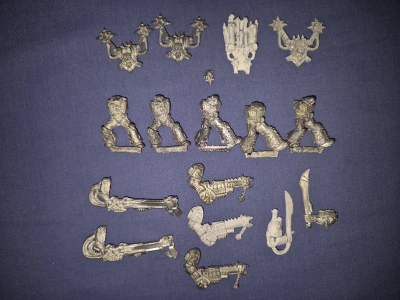 Warhammer 40k - Emperor's Children Classic Noise Marines Bits
