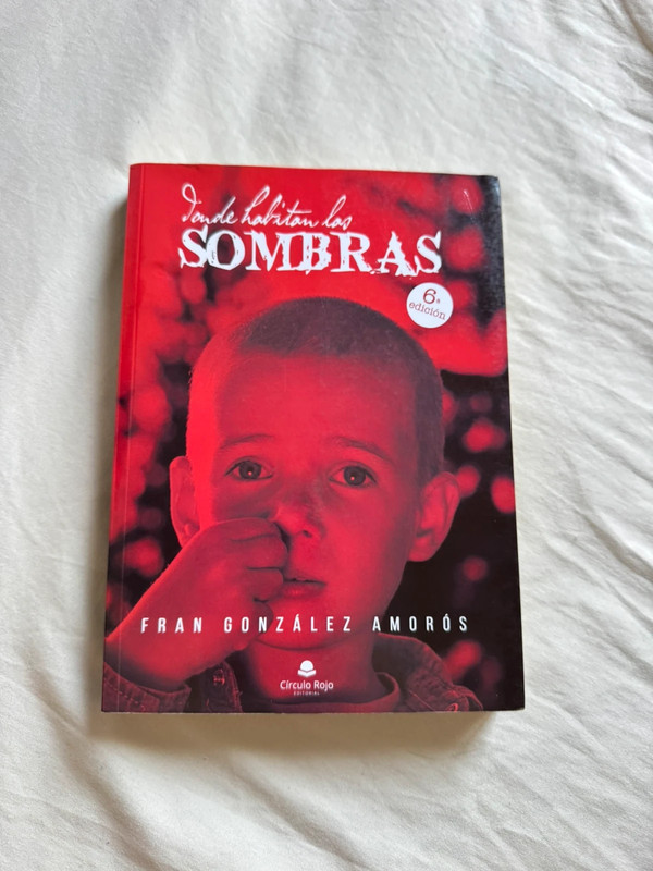 libro donde habitan las sombras Dedicado