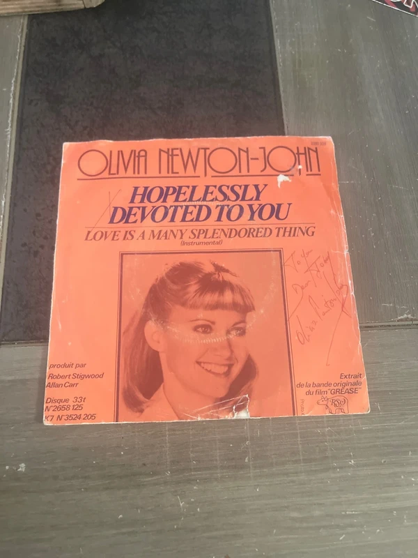 vinyles"Hopelessly Devoted to You" d'Olivia Newton-John avec dédicace authentique