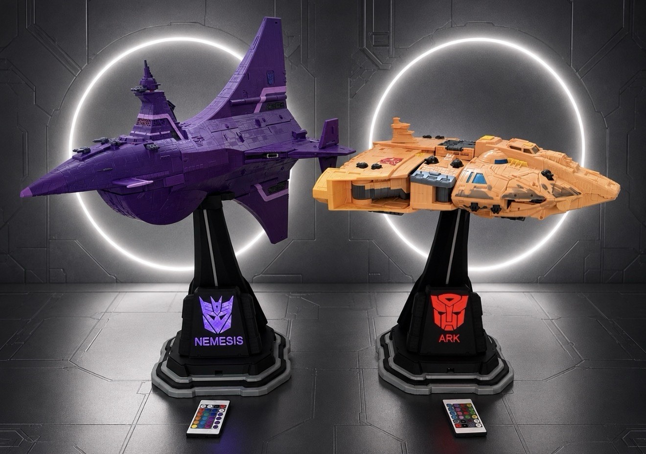 Transformers Ark & Nemesis Espositore, Testa Rotante, Insegna Illuminata