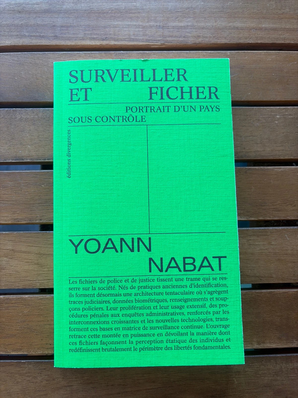 Surveiller et ficher