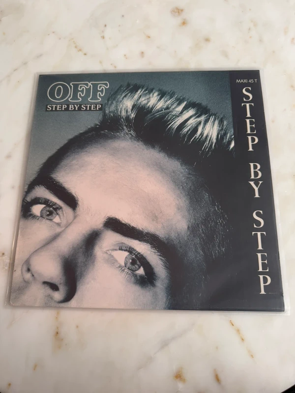 Off vinyle Maxi 45 tours Step By Step (Vocal Mix) Clever CLE 14202/6 1987