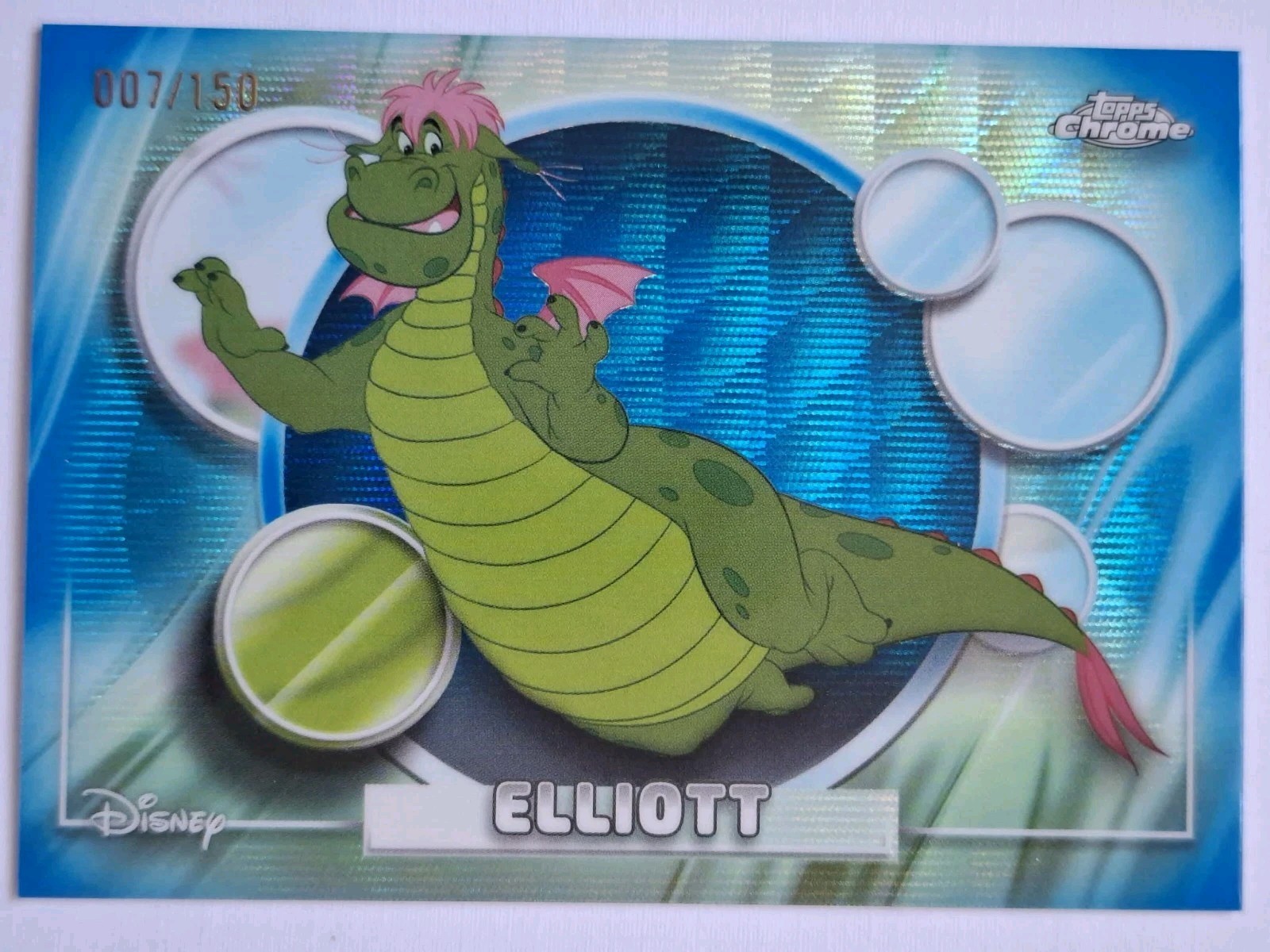 EĹLIOTT 2026 Topps Chrome Disney #105 rifrattore onda blu 007/150 Pete's Dragon