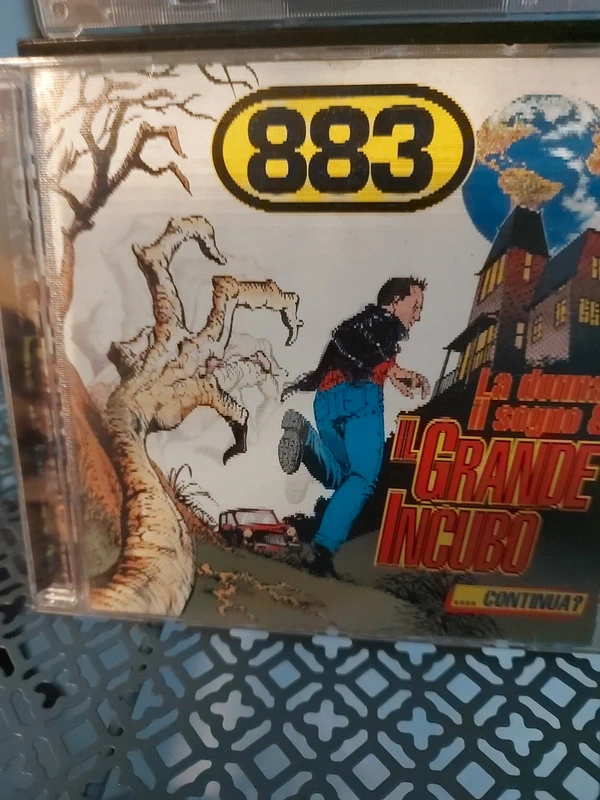 CD 883