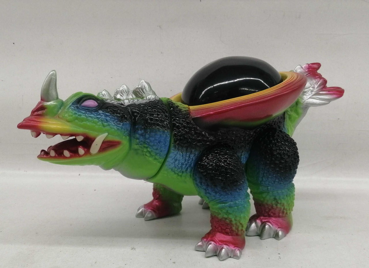 Robot vinile morbido ELEGAB Dokurotaro Kaiju Series foro nero Kaiju Gravitron