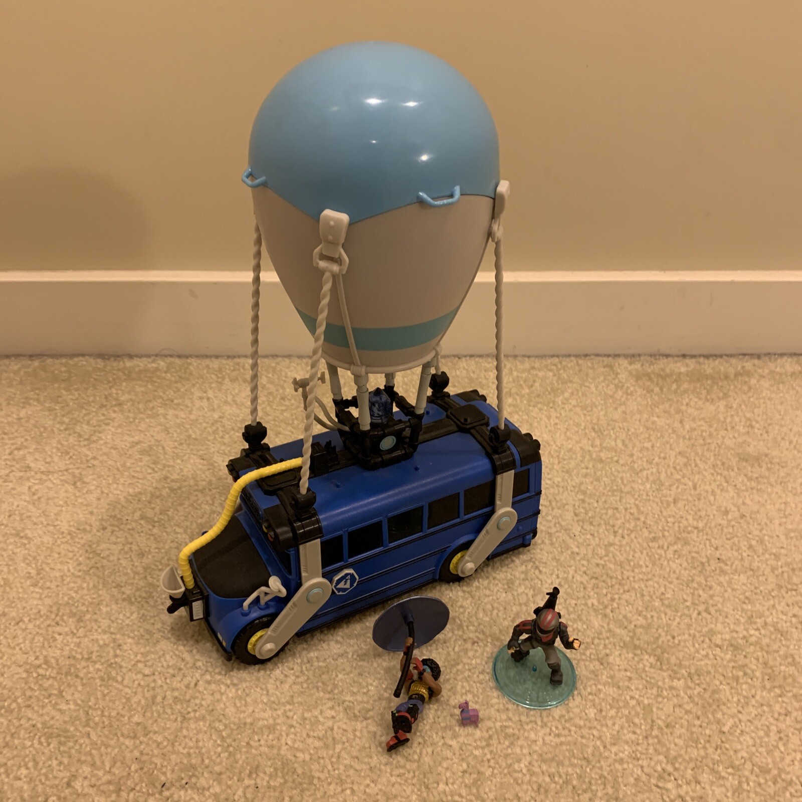 Fortnite Battle Royale Collection Battle Bus Ballon Toy Playset Action Figures