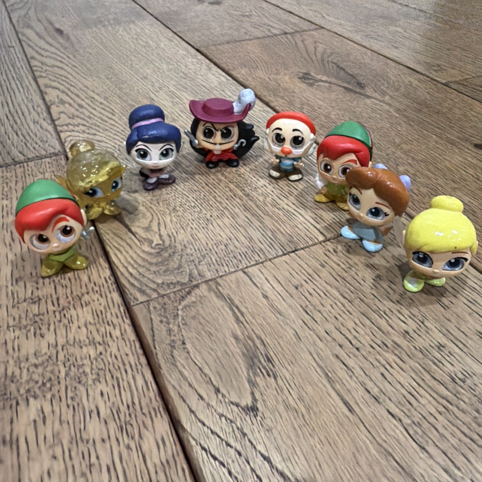 Disney Doorables Peter Pan lotto di 8 personaggi gancio campanellino Wendy Vidia