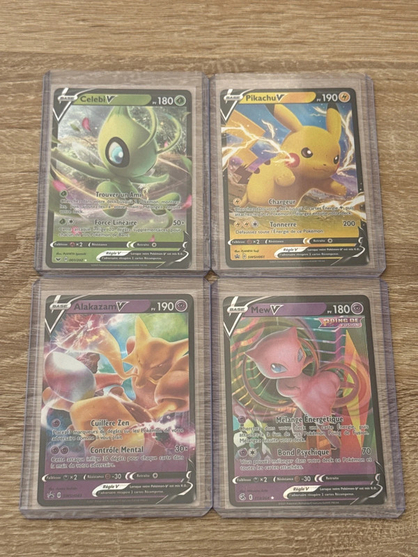 Lot de 4 cartes Pokémon V – Pikachu, Celebi, Mew & Alakazam