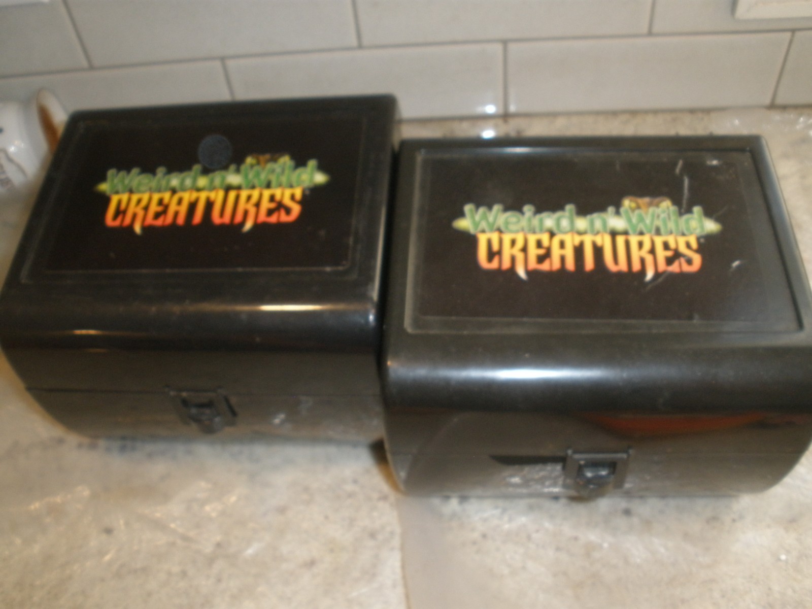 LARGE SET OF WEIRD N' WILD CREATURES CARDS IN 2 CASES