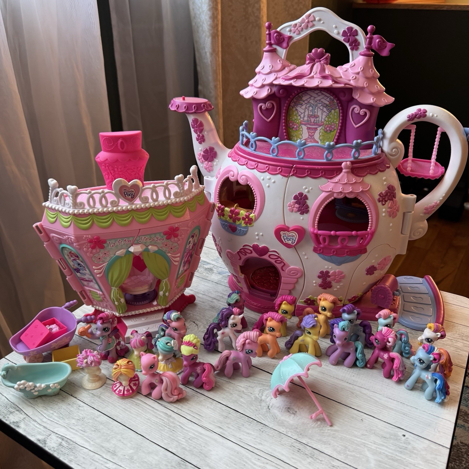 My Little Pony Ponyville Teiera Palazzo Playset Casa e Parrucchiere 2006 FUNZIONA!