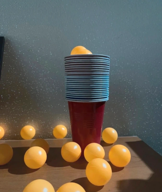 Gioco bicchieri e palline