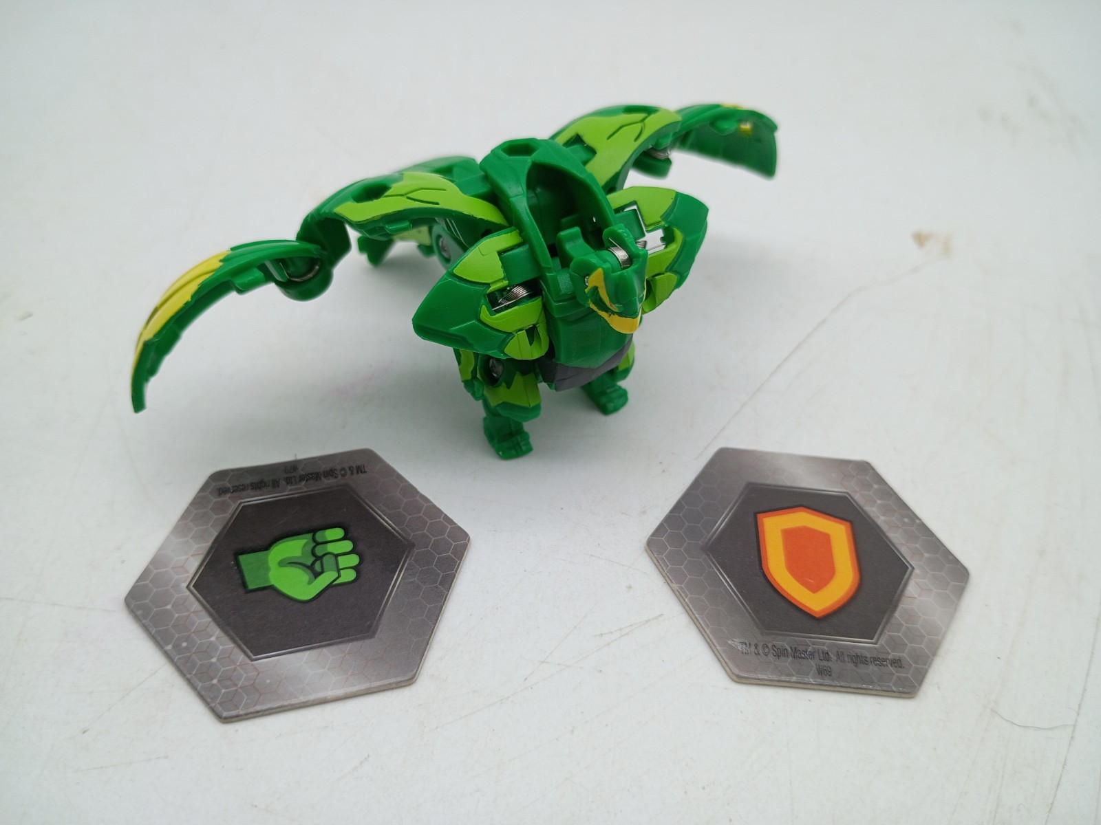Bakugan Geogan Rising Ventus Falcron Ultra Green B700 funzionante con 2 piastrelle Bakucore