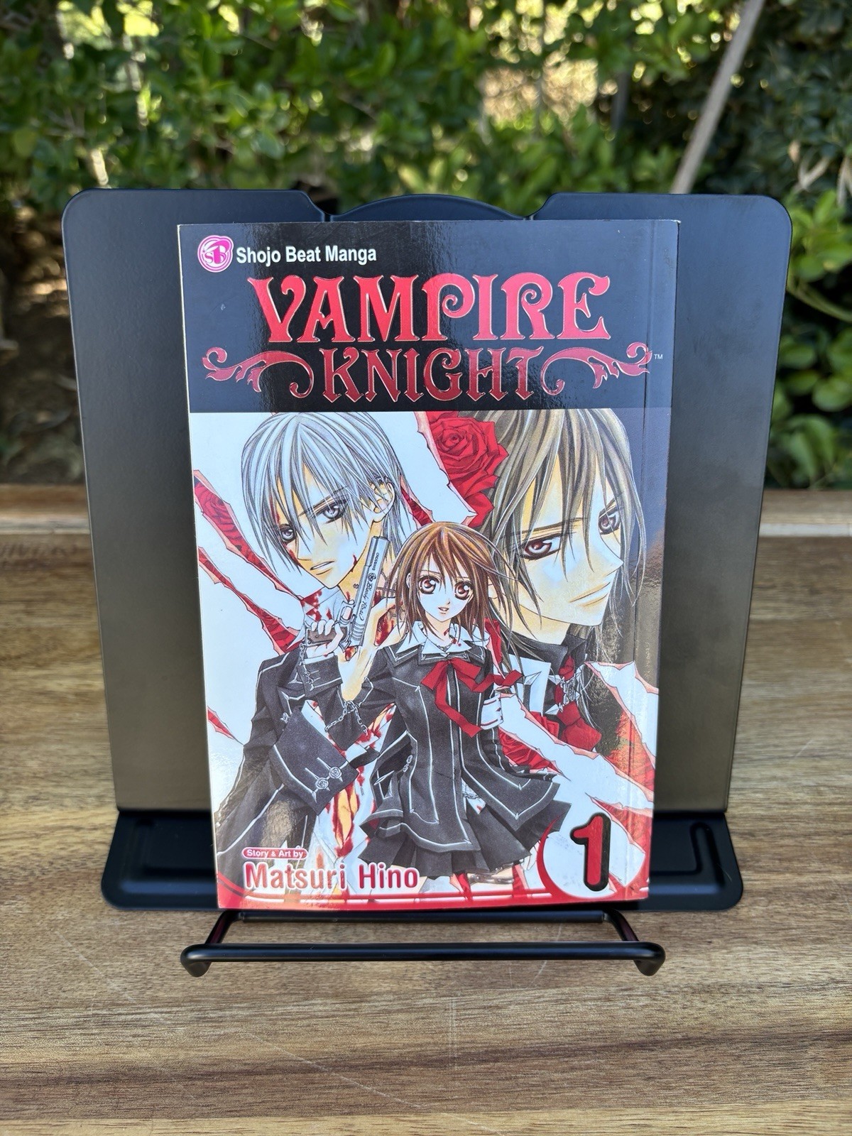 Vampire Knight Volume 1 Shojo Beat Manga Matsuri Hino 2007