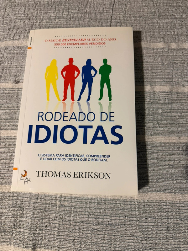 Rodeado de Idiotas
