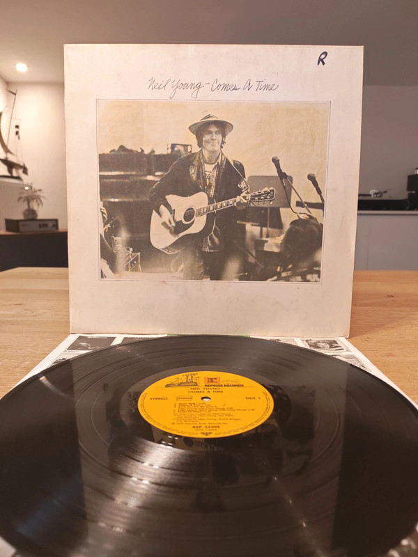 LP Neil Young 🎶 Comes a time 🎶 Album 33t Vinyl Record