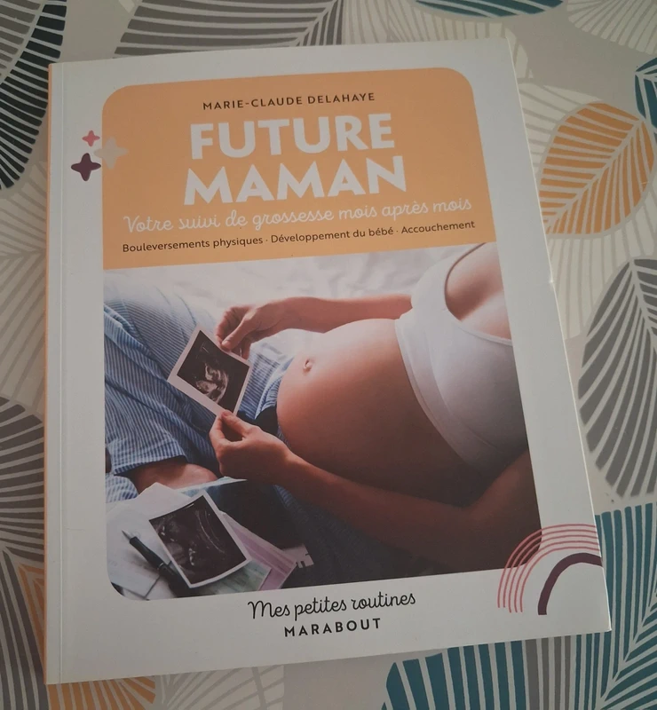 Vends Livre grossesse, allaitement, bébé et maternité future maman neuf