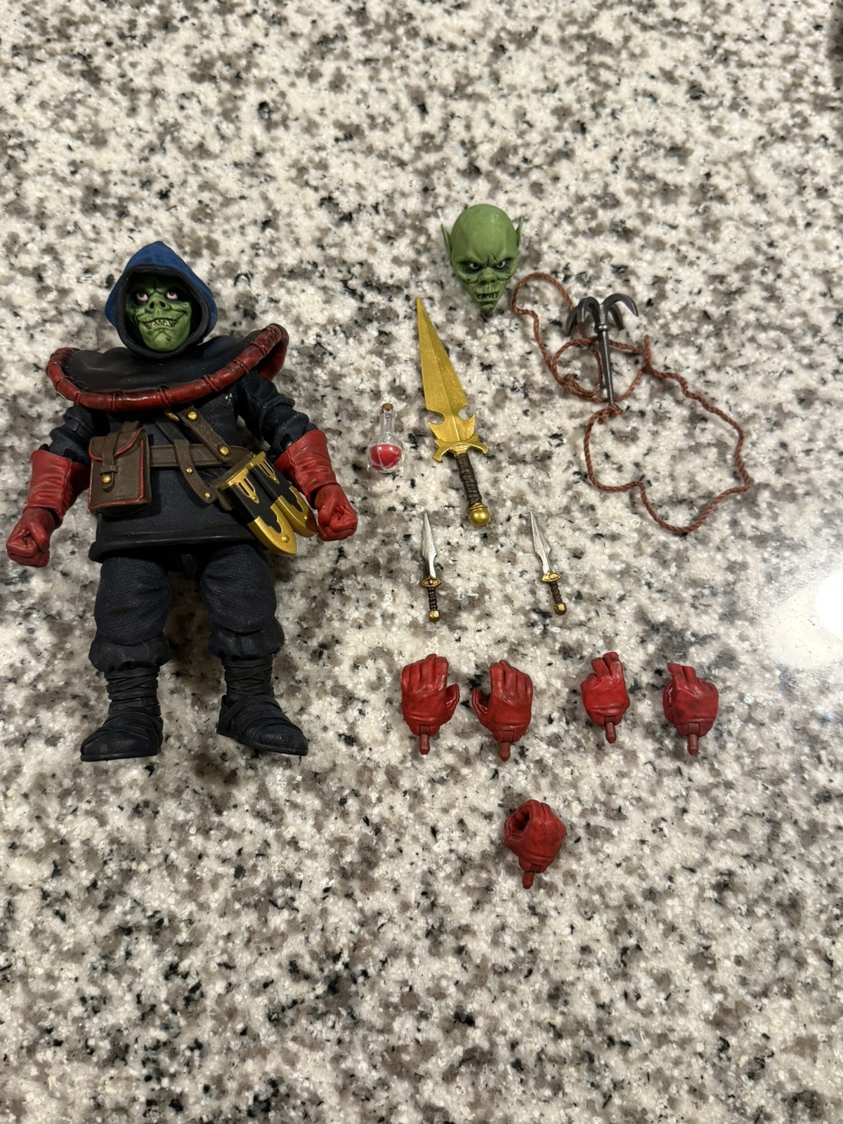 NECA Dungeons and Dragons Ultimate Evil Half-Orc Assassin Zarak sciolto