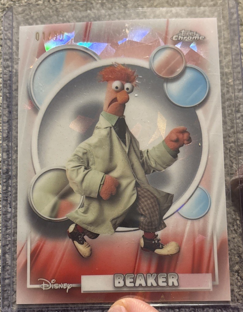 🔥2026 Topps Disney Zaffiro Il BECHER dei Muppet Bianco Rifrattore 1/30 ALPHA