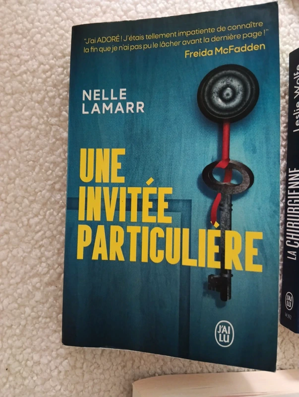 Une invitée particulière format poche