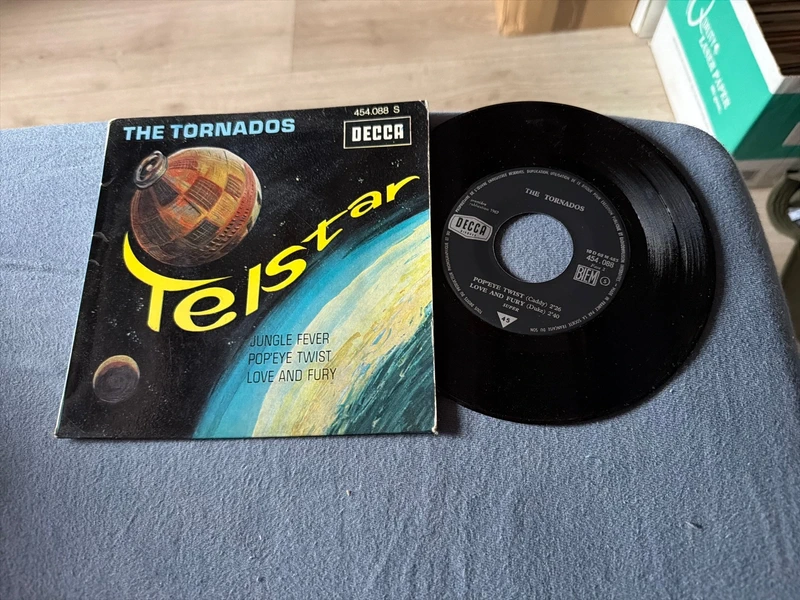 45 tours the Tornados