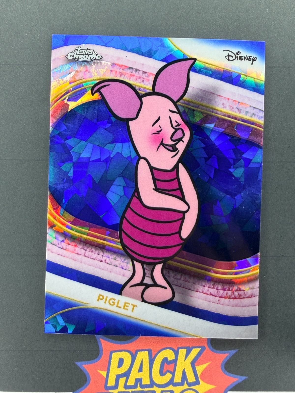 Piglet 2025 Topps Chrome Sapphire Disney n. 144 Zaffiro Rifrattore