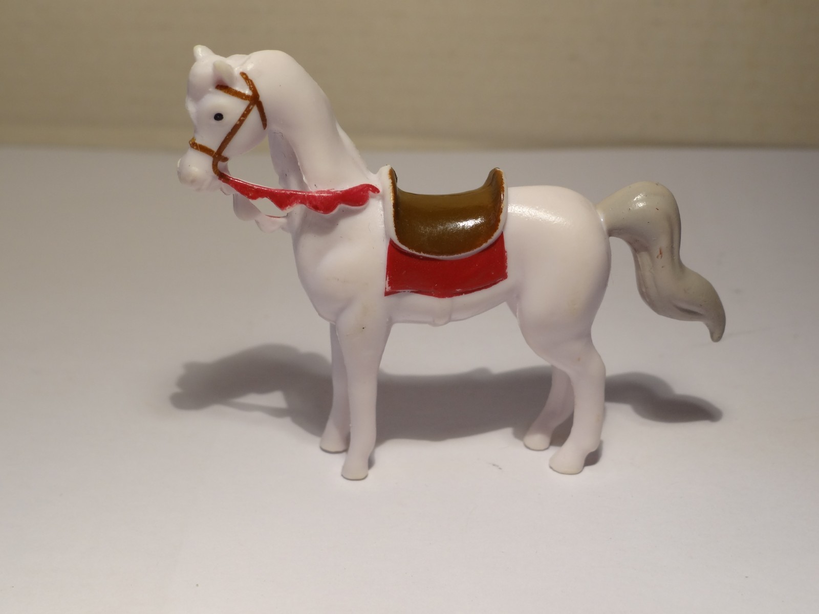 mini personaggio giocattolo cavallo principe bianco disney