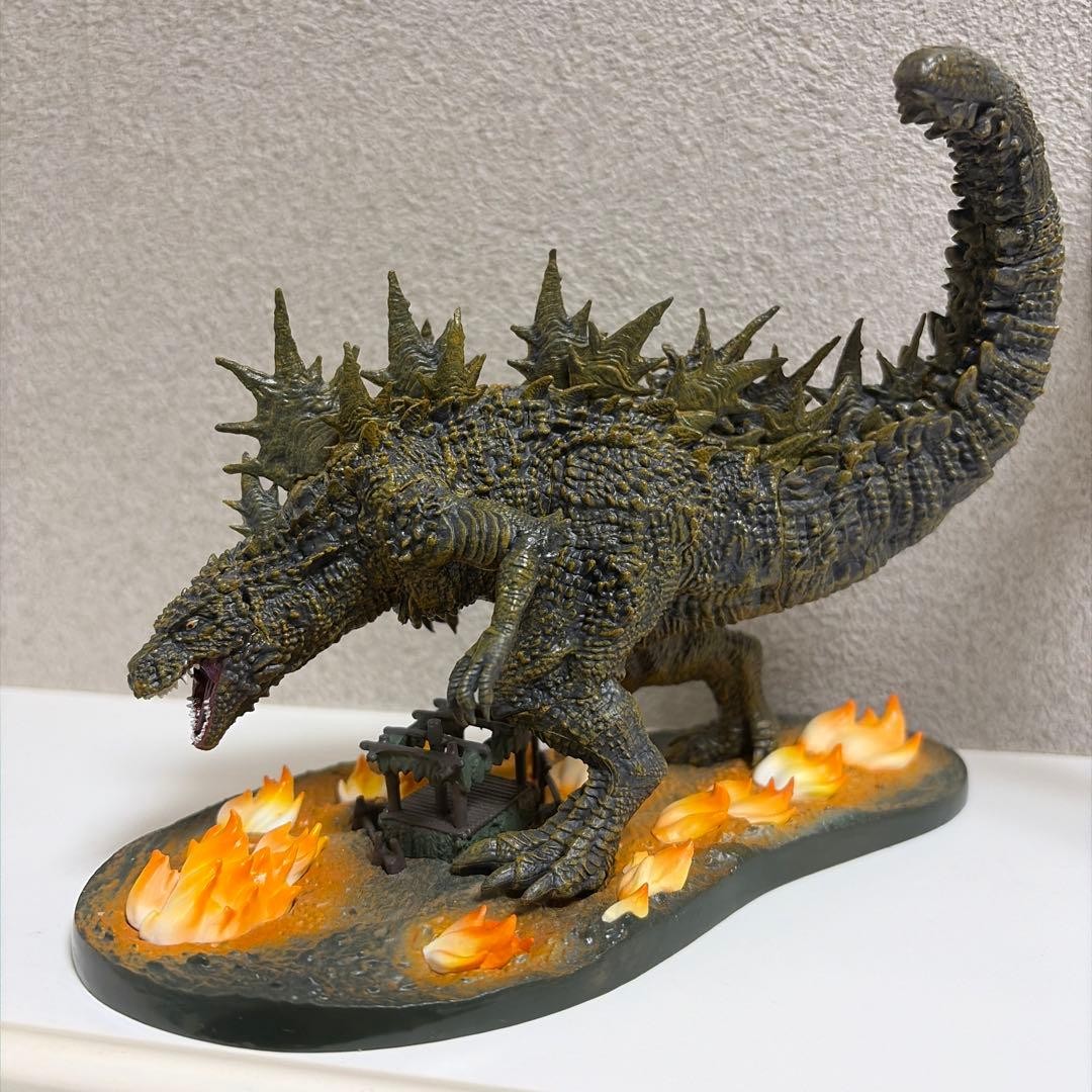 Figurina Godzilla con base diorama senza scatola 13a