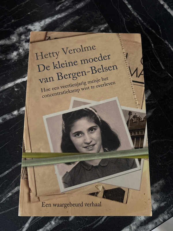 Boek De kleine moeder van Bergen-Belsen