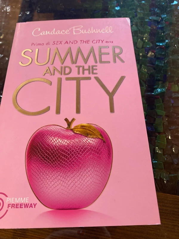 Libro romanzo intitolato Summer and the city