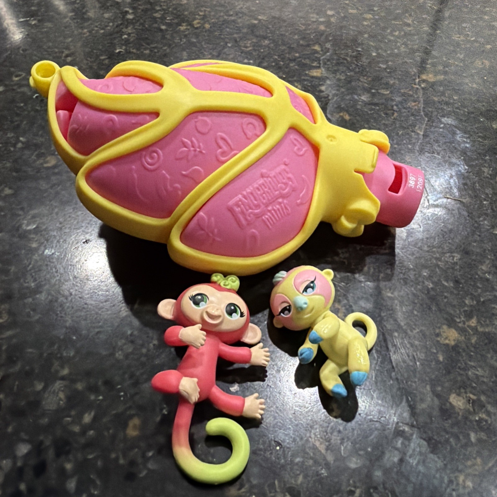 Fingerlings Minis Serie 3 - Leaf Pod Play-Set di WowWee 4 Sorprese